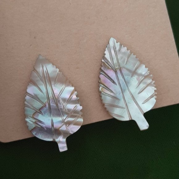 Vintage Jewelry - Vtg Abalone Shell Leaf Screw Back Earrings Mid Century Costume Jewelry